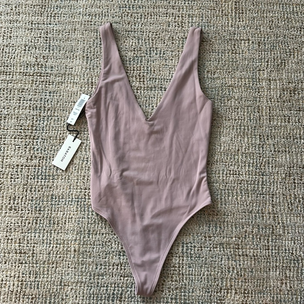 NWT Aritzia Contour Bodysuit XS